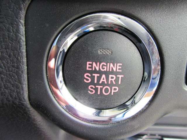 スマートキーでエンジン始動も楽々です。ドアの開閉も便利です。