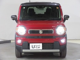 ハロゲンより明るく、より遠くまでさらなる安心感のあるLEDヘッドライトを採用。照射軸の上下方向を自動調整するオートレベリング機構、点灯忘れも防止できるオートライトコントロール機構付きです。