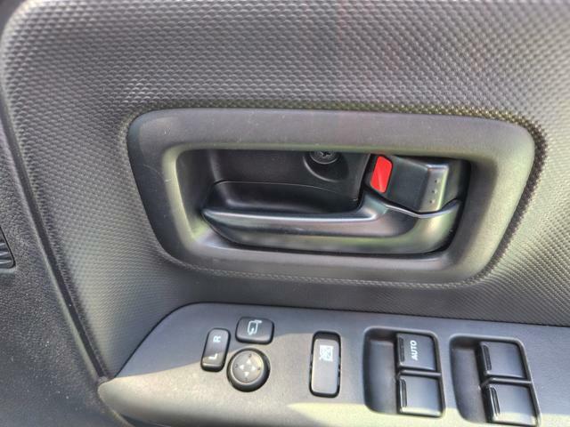 集中ドアロック搭載で運転席からのロックが可能です。