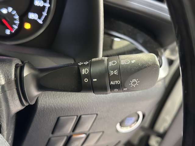 オートライト装備車両です。