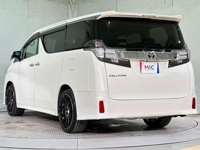 納車前にはスタッフによってピカピカに仕上げてご納車致します。オプションでガラスコーティングなどオススメ品も格安で承ります！