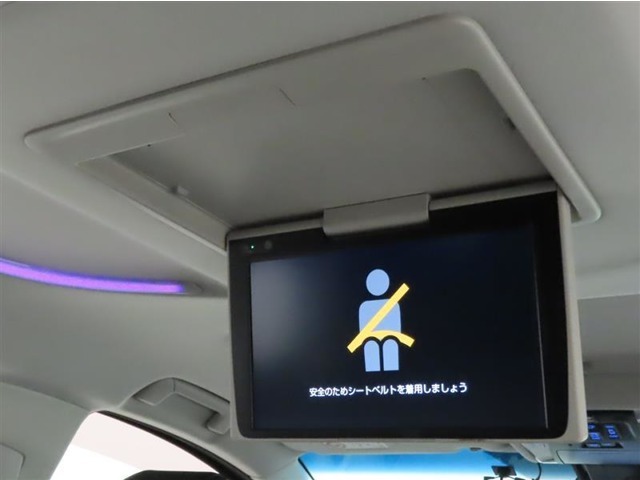 12.1型後席ディスプレイを装備しております。