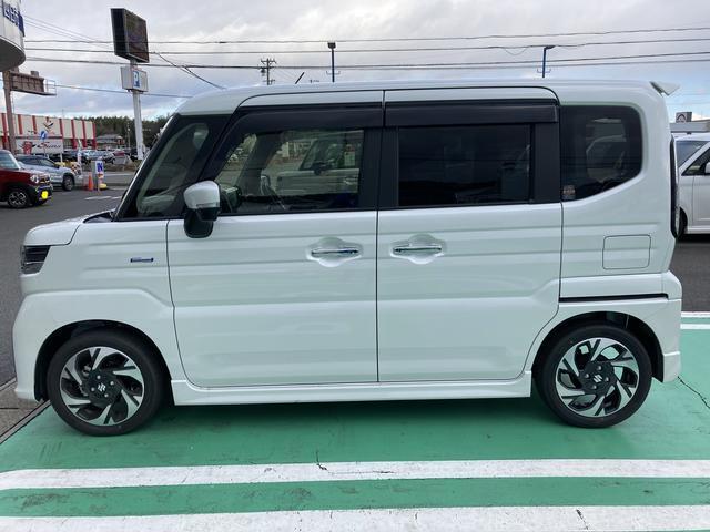 こちら側の車体後方にガソリンの給油口があります。タンクの容量は27Lでございます。