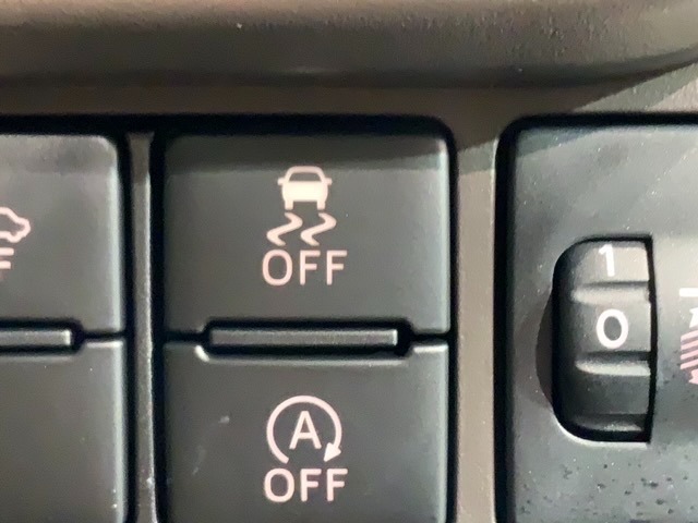 横滑り防止装置がついています。いざという時に安心ですね。