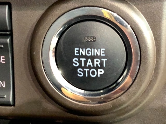 ワンプッシュでエンジンのスタート、ストップが出来て便利です。