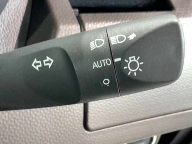 便利なオートライト付です。