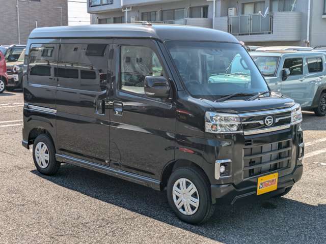 【キッズスペース】　待合室には小さなお子様も安心して遊んで待てるキッズスペースも完備しております。ご家族皆様でのご来店お待ちしております。