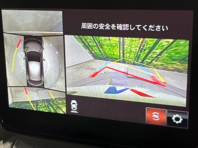 【360°ビューモニター】専用のカメラにより、上から見下ろしたような視点で360度クルマの周囲を確認することができます☆縦列駐車や幅寄せ時に活躍してくれます♪
