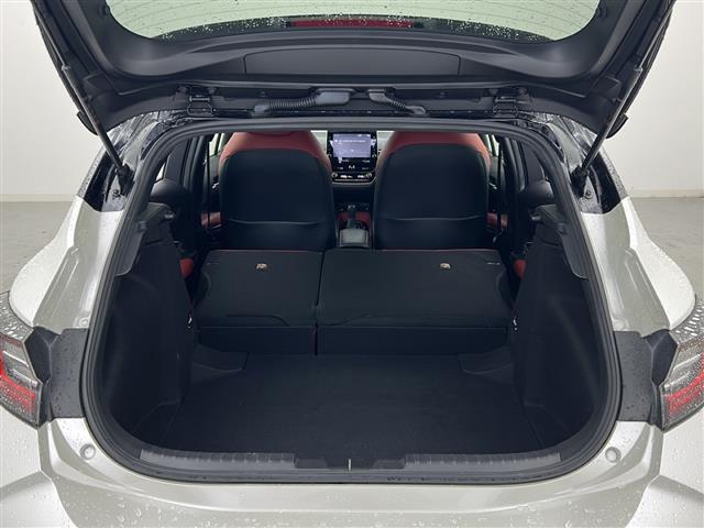 【トランク】積み込みやすくて、たっぷり積める荷室です。シートアレンジできるものは、乗車人数と荷物の量や大きさによってシートを動かすことができるので、より快適なドライブが可能です！