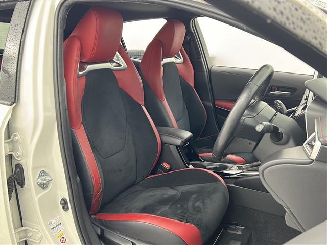 【ハーフレザーシート】高級感のあるハーフレザーシートです。フロアマットは新品のご注文もできます。掲載箇所以外にご希望の写真がございましたらお気軽にお問い合わせ下さい。