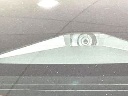 【トヨタセーフティセンス】走行中に前方の車両等を認識し、衝突しそうな時は警報とブレーキで衝突回避と被害軽減をアシスト。より安全にドライブをお楽しみいただけます。