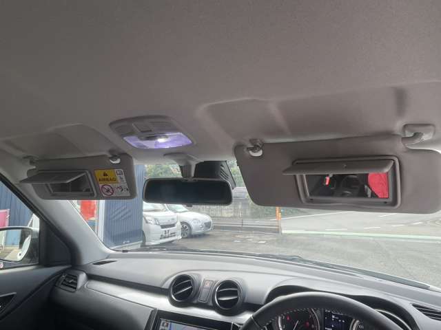 サンバイザー・ルームミラー・ライト