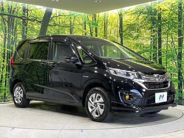 大好評のボディコーティング「弾スプラッシュコート」もご納車までに施工可能。通常のガラスコートと異なる、耐久年数6年の無機質ガラスコーティングが、ボディをキレイな状態に保ってくれます。