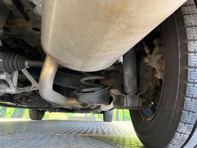 お車を安心してお乗りいただく為には、足回りの定期点検が欠かせません。サービスサポート（有償保証）では無料点検もご提供しており、安心のカーライフをお過ごしいただけるサポート体制が整っています。