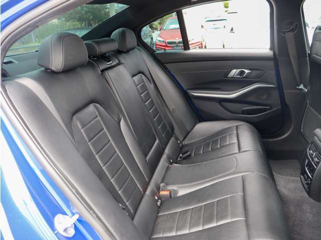 自動車保険のご案内も可能です。購入店でご加入いただきますと、万一の事故や故障の際にも安心です。
