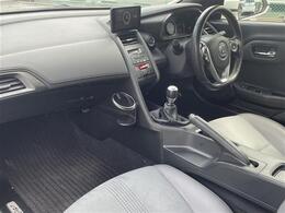 【運転席まわり】現車の確認はお電話で在庫のご確認の上是非ご来店くださいませ！ご来店の難しい方は店舗スタッフがお電話やメールで詳細をお答えさせて頂きます。