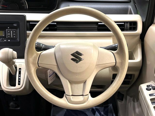 ステアリングも使用感が少なく、きれいな状態となっております♪