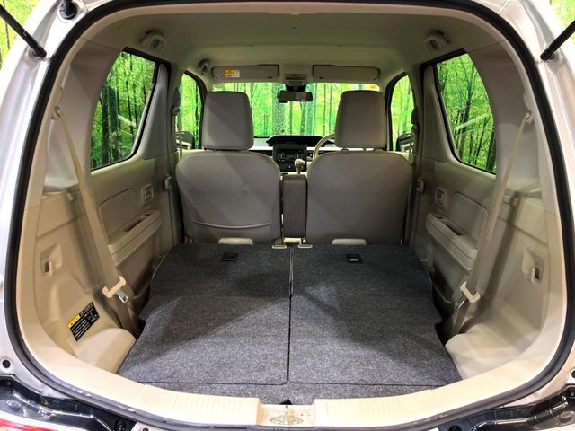普段のお買い物や通勤、送迎等に十分な荷室スペースを確保しております。セカンドシートを倒すと、大きな荷物の積載も可能です♪