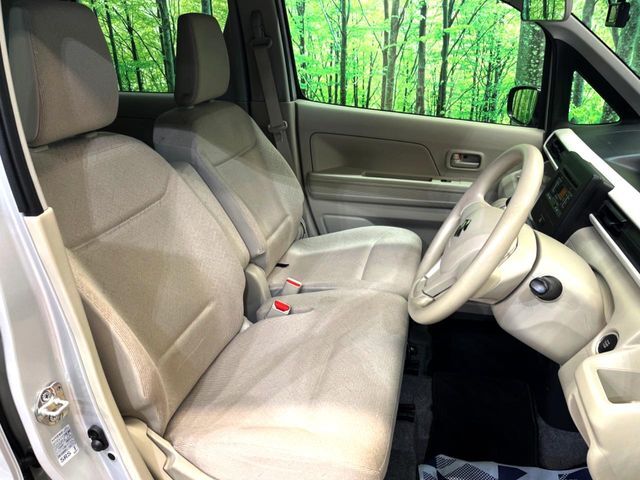 運転席シート廻りは使用感も少なく、良好な状態となっています。丁寧に使われていたことがよくわかりますね。