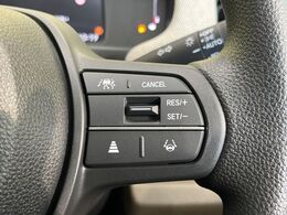 【アダプティブクルーズコントロール】高速道路での長距離走行が楽に！！自動で速度を保つクルーズコントロールが、衝突軽減システムと連携し、前方の車両を感知して車間を保つように速度調節してくれます！！