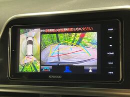 【パノラミックビューモニター】専用のカメラにより、上から見下ろしたような視点で360度クルマの周囲を確認することができます☆死角部分も確認しやすく、狭い場所での切り返しや駐車もスムーズに行えます。