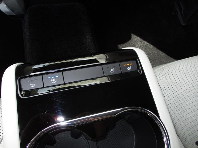 2列目シートにもシートヒーターとシートベンチレーション搭載★