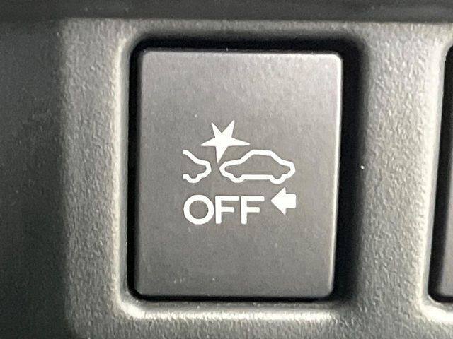 【アイサイトVer3】前方の車両等を検知し、衝突しそうな時は警報で注意を促し、ブレーキを踏む力をサポート。ブレーキを踏めなかった場合は衝突被害軽減ブレーキが作動、衝突回避をサポートします。