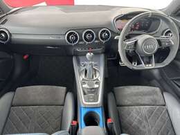 Audiのインテリアはエクステリア同様、優れたデザイン性とクオリティ、そして機能性を兼ね備えております。