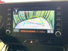 【バックカメラ】駐車時に後方がリアルタイム映像で確認できます。大型商業施設や立体駐車場での駐車時や、夜間のバック時に大活躍！運転スキルに関わらず、今や必須となった装備のひとつです！