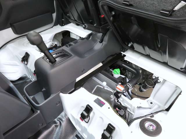 定期点検や車検、日常のメンテナンスも、どうぞ当社の整備工場にお任せください。