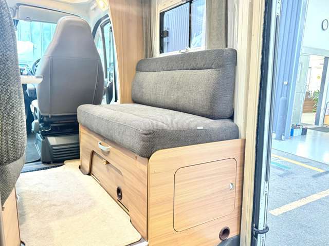 車両寸法『長：597　幅：235　高：286』乗車定員：7名