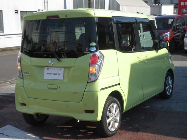室内はハンドル周りからシート、床に至るまで、エンジンルームやボディももちろん隅々まで専門スタッフが一生懸命クリーニングし磨き上げています！綺麗なクルマで快適なドライブを！