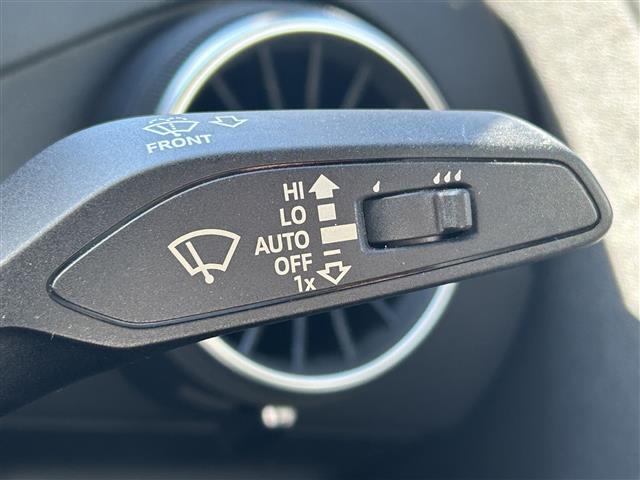 気になる車はすぐにお問い合わせください！画面右側の0066から始まる無料ダイヤルからお問い合わせ下さい！専門スタッフがお車のご質問にお答えいたします！