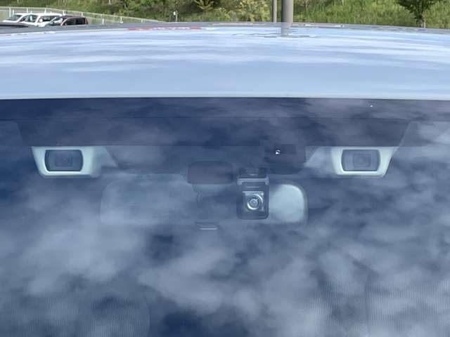 「アイサイト」　プリクラッシュブレーキや全車速追従機能付クルーズコントロール、誤発進抑制制御機能などがセットになったスバルの運転支援システムです♪