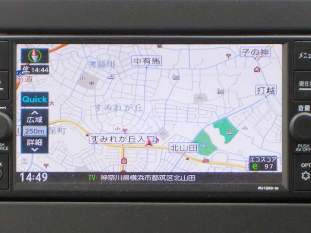 純正7インチメモリーナビ（MJ120D-W）装備しております！ハンドルのスイッチにてボリューム等の操作が可能です♪