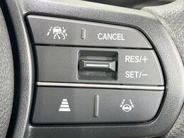 【アダプティブクルーズコントロール】高速道路での長距離走行が楽に！！自動で速度を保つクルーズコントロールが、衝突軽減システムと連携し、前方の車両を感知して車間を保つように速度調節してくれます！！