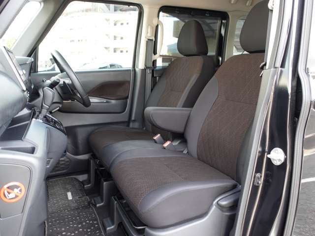 乗り心地の良い運転席、助手席シート！