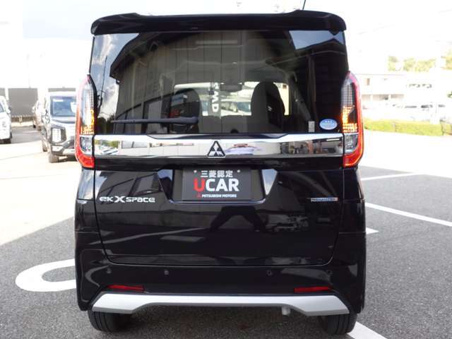 リヤカメラも装備されています！車庫入れの際には後方の安全確認もバッチリ出来て安心して車庫入れが出来ます！