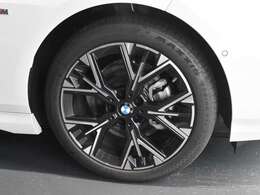 保証に関しましては全国どこのディーラーでもご使用いただける認定中古車保証が付きます。アフターメンテナンスもお近くのディーラーにて行うことができますので安心してお乗りいただけます。