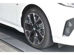 保証に関しましては全国どこのディーラーでもご使用いただける認定中古車保証が付きます。アフターメンテナンスもお近くのディーラーにて行うことができますので安心してお乗りいただけます。