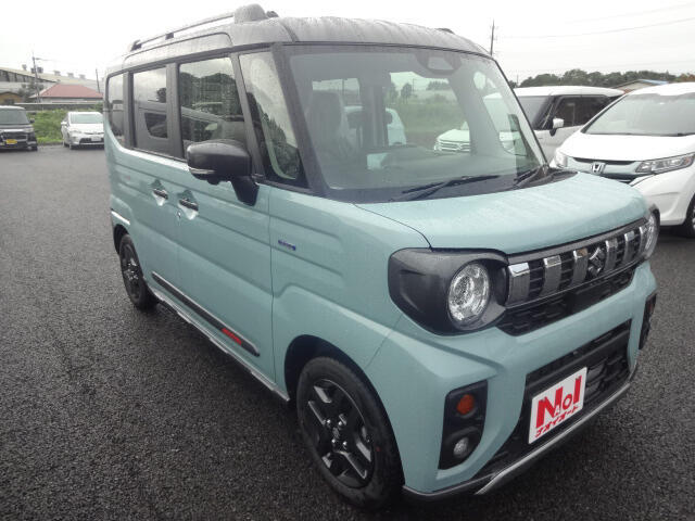 【当店のこだわり】入庫後のお車は選任スタッフによる細部清掃を実施しております。足回り、エンジンルーム、室内、室外を隅々まで綺麗にしております。展示車はピカピカです。全国配送も可能ですのでご相談下さい！