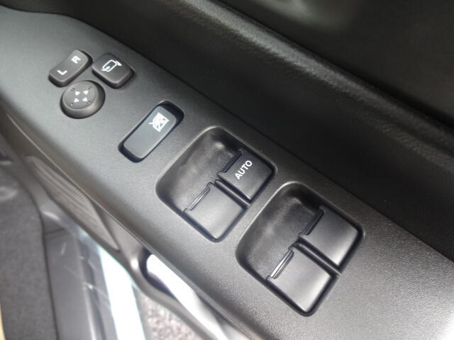 入庫後のお車は選任のスタッフによる清掃を実施！足回り、エンジンルーム、室内、室外を隅々まで綺麗にしております！全国配送も可能ですので、ご相談下さい！