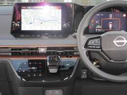 すっきりした運転席周りにはナビやエアコンの操作パネルを設置しておりますので、お一人での運転でもご安心できます。