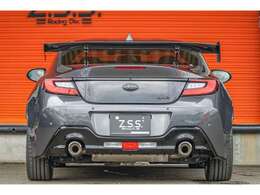 BRZの6AT入庫しました！！新品カーボンボンネット、ウィング、タイヤホイールとライトカスタムされた車両です！！