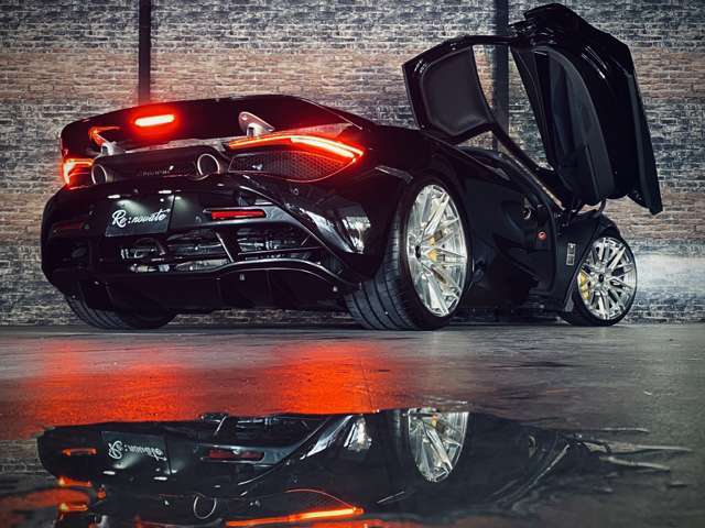 【ガラスコーティング施工】ガラスコーティングで、ご納車前のお車ピカピカに仕上げます！経年劣化による塗装も復活し、艶が戻ります！納車後の洗車メンテナンスも水洗いのみで済む程、とっても楽になります！