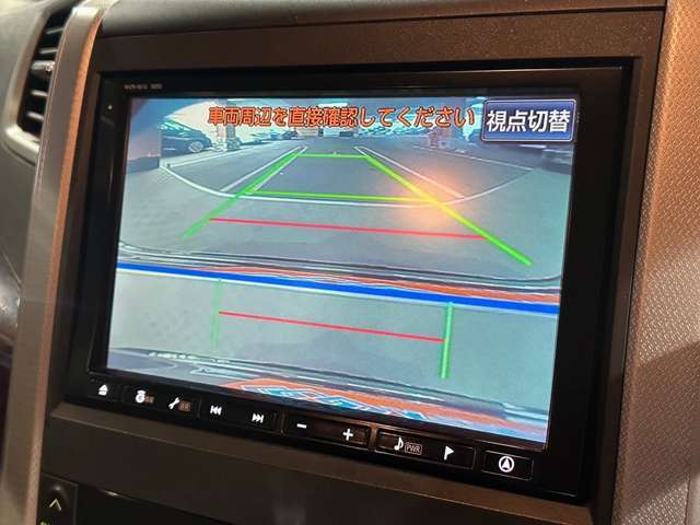 【バックカメラ】運転席から画面上で安全確認ができます。駐車が苦手な方にもオススメな便利機能です。