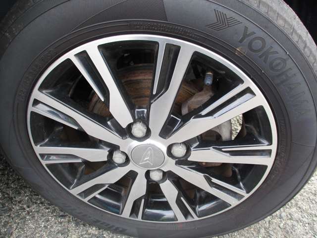 お客様の安全なカーライフの為に、自社陸運局指定工場にて法定12ヶ月、24ヶ月点検整備と試験走行を行い、不具合箇所が見つかった場合は全て改善してから納車いたします。