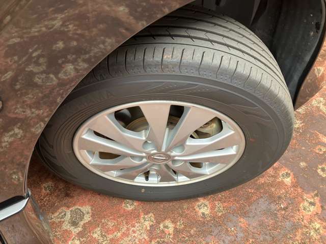 195/65R15タイヤとアルミホイル付き！冬タイヤは別途ご用意が必要です。ぜひご相談ください(^^♪