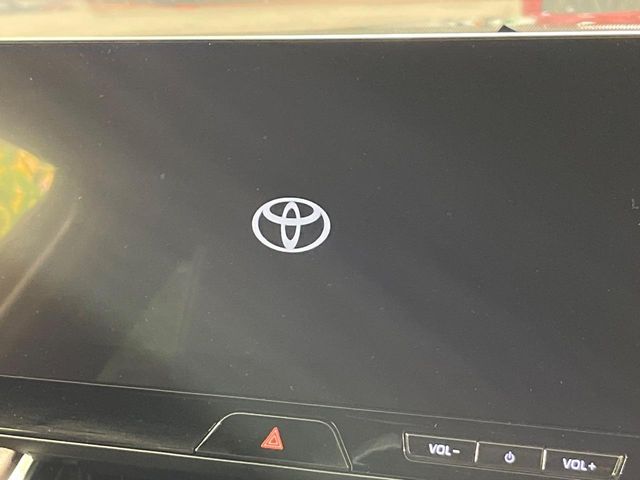 【12.3インチディスプレイオーディオ】スマートフォンと連携が可能な大画面ディスプレイオーディオです。スマートフォンのナビ機能を使用したり、Bluetooth接続で音楽もお楽しみいただけます！