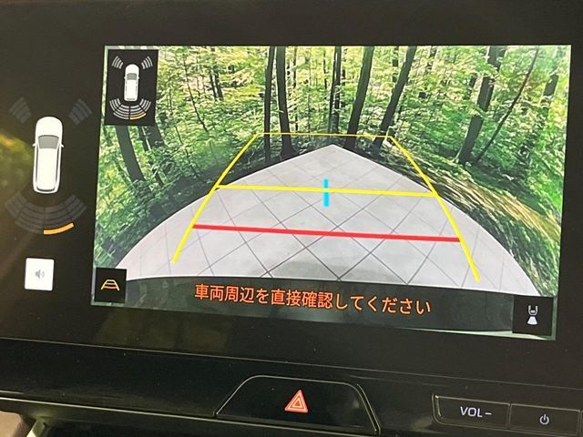 【バックカメラ】駐車時に後方がリアルタイム映像で確認できます。大型商業施設や立体駐車場での駐車時や、夜間のバック時に大活躍！運転スキルに関わらず、今や必須となった装備のひとつです！